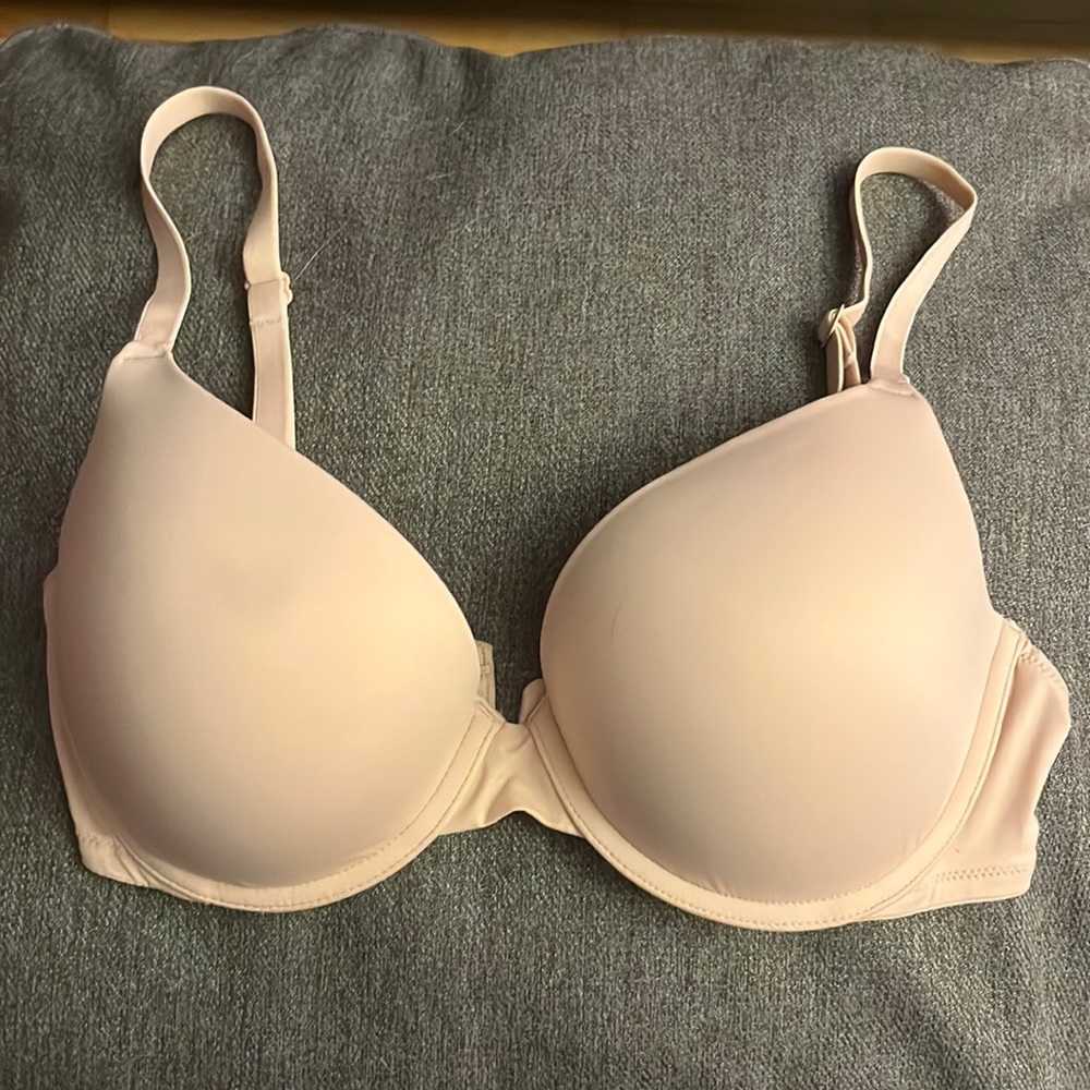 NWOT 💕 VS PINK PUSH-UP WEAR EVERYWHERE BRA